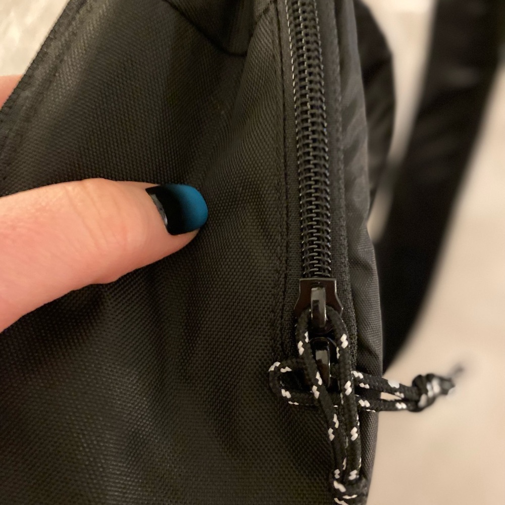 ๐ Quechua Black Backpack - Picture 10 of 15